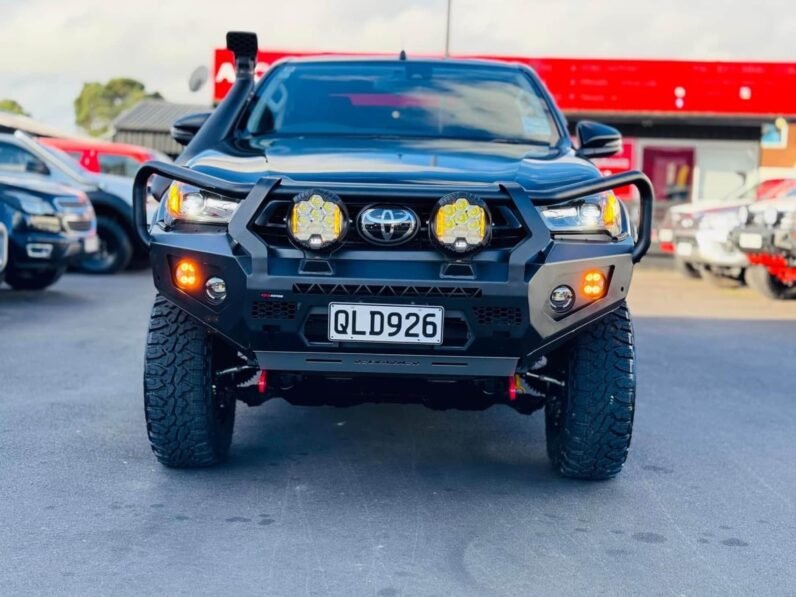 
								2024 Toyota Hilux SR full									