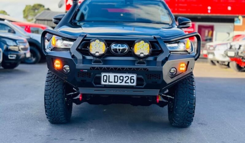 
								2024 Toyota Hilux SR full									