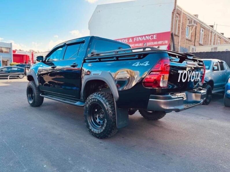 
								2024 Toyota Hilux SR full									