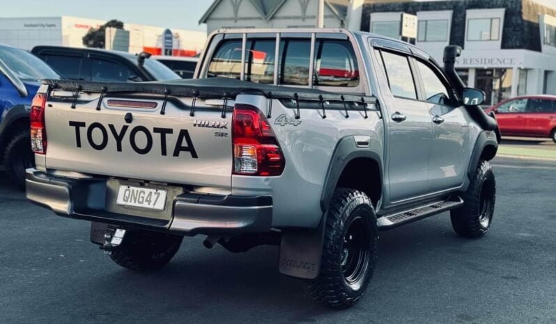 
								2017 Toyota Hilux SR full									