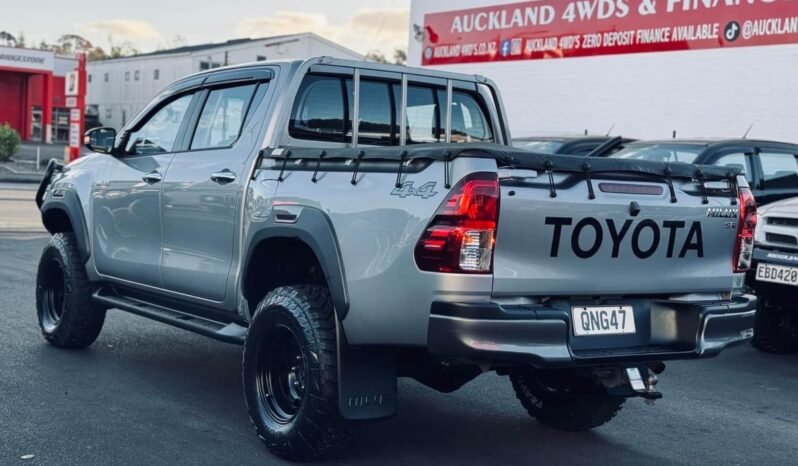 
								2017 Toyota Hilux SR full									