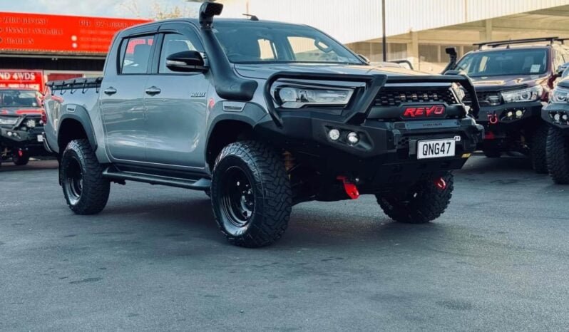 
								2017 Toyota Hilux SR full									