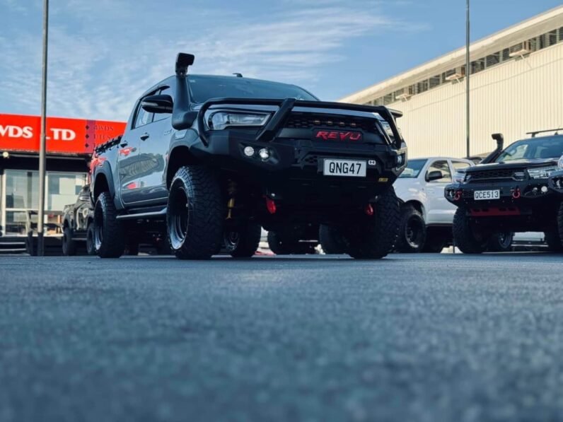 
								2017 Toyota Hilux SR full									