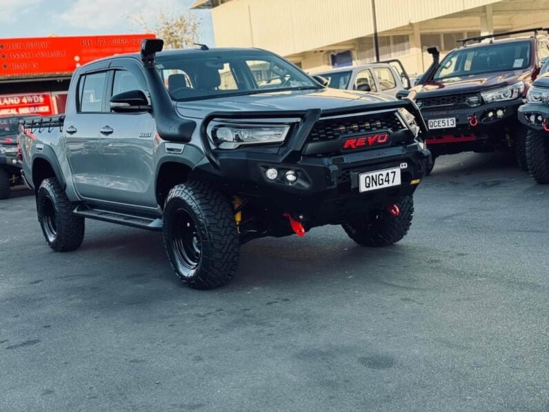 
								2017 Toyota Hilux SR full									