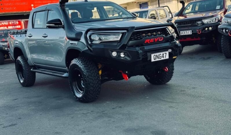 
								2017 Toyota Hilux SR full									