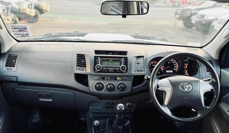 
								2012 Toyota Hilux SR full									