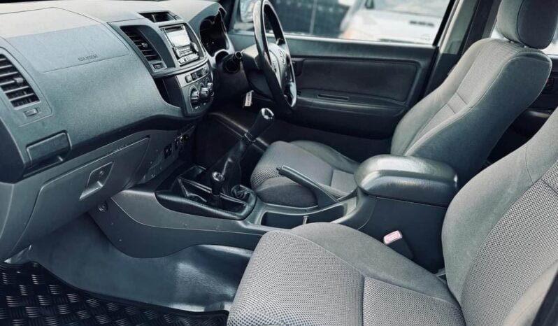 
								2012 Toyota Hilux SR full									