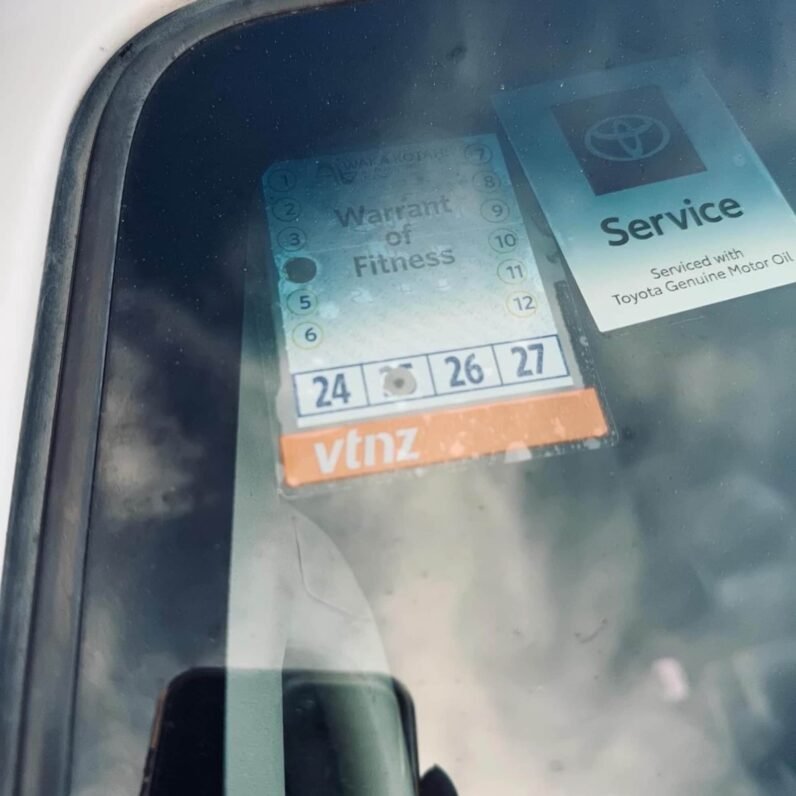 
								2012 Toyota Hilux SR full									