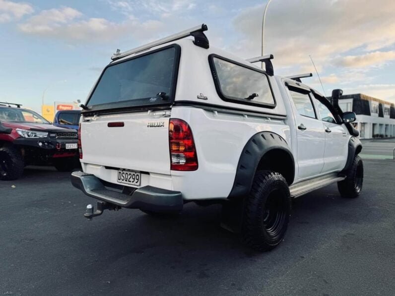 
								2007 Toyota Hilux SR full									