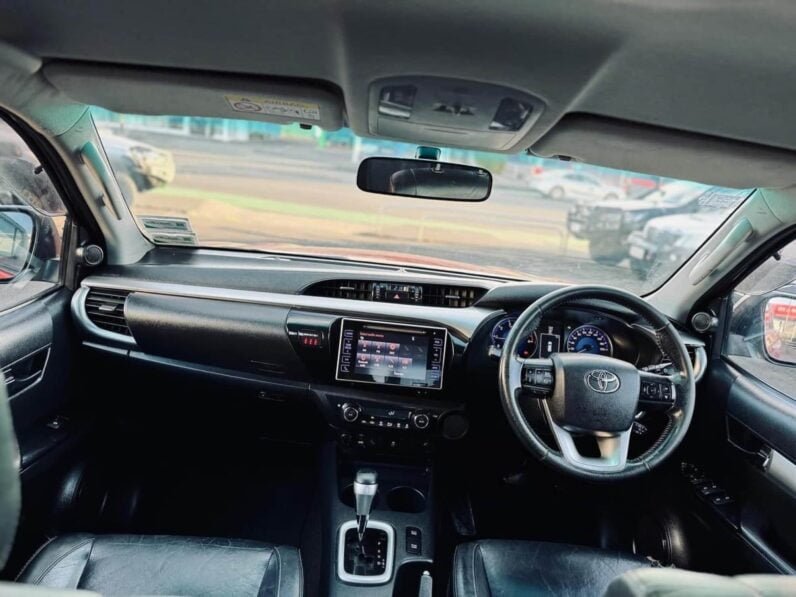 
								2016 Toyota Hilux SR5 full									