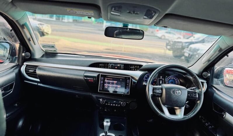
								2016 Toyota Hilux SR5 full									