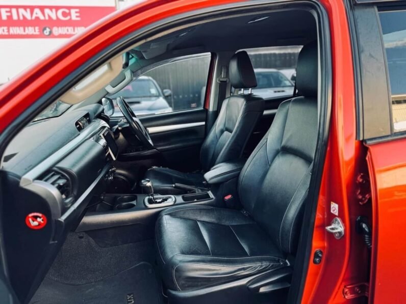 
								2016 Toyota Hilux SR5 full									