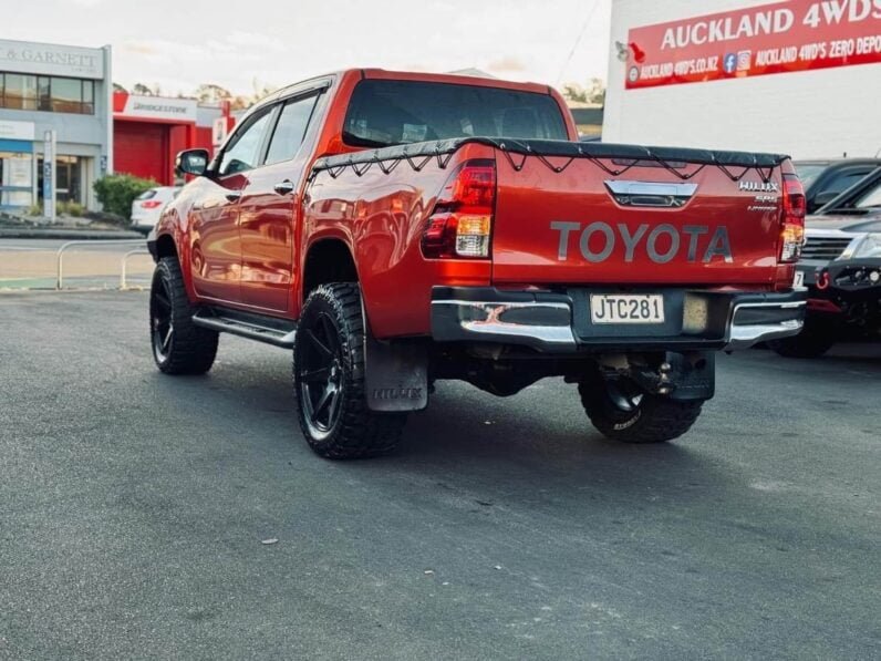 
								2016 Toyota Hilux SR5 full									