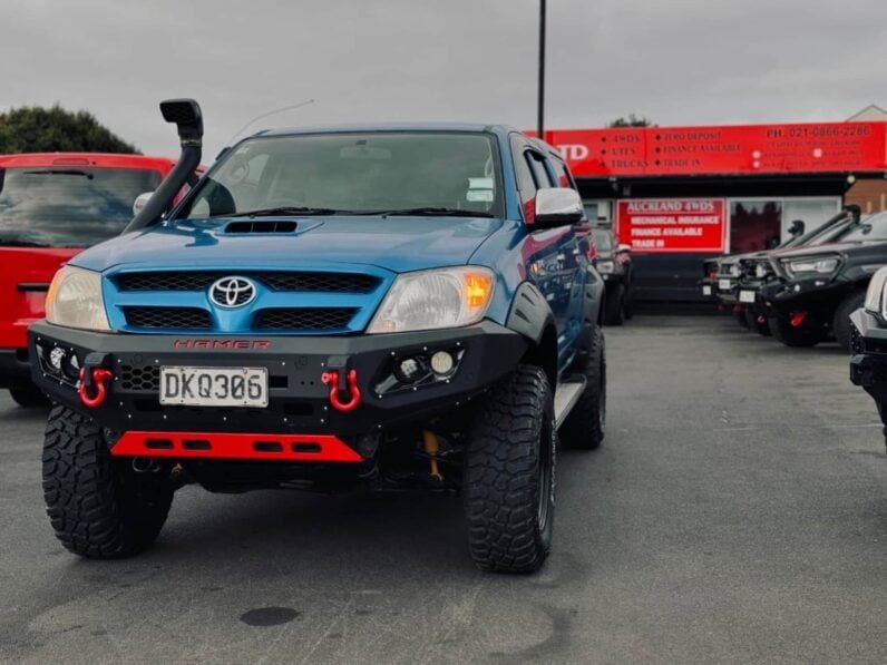 
								Toyota Hilux 2006 4WD SR5 full									