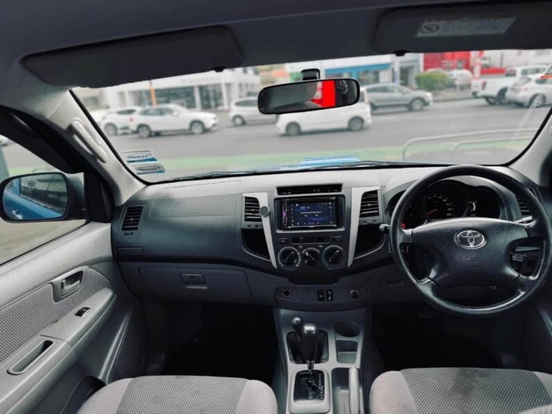 
								Toyota Hilux 2006 4WD SR5 full									