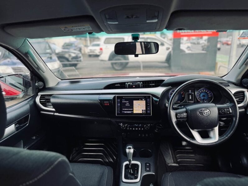 
								2019 Toyota Hilux SR5 full									