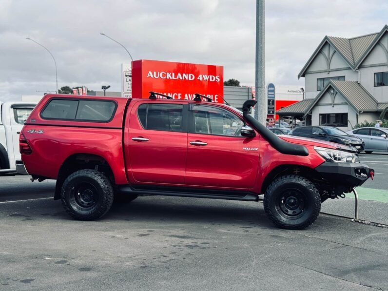
								2019 Toyota Hilux SR5 full									