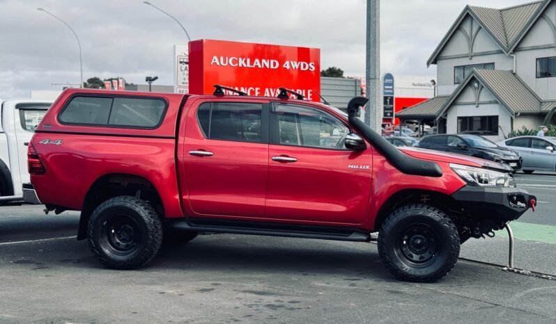 
								2019 Toyota Hilux SR5 full									