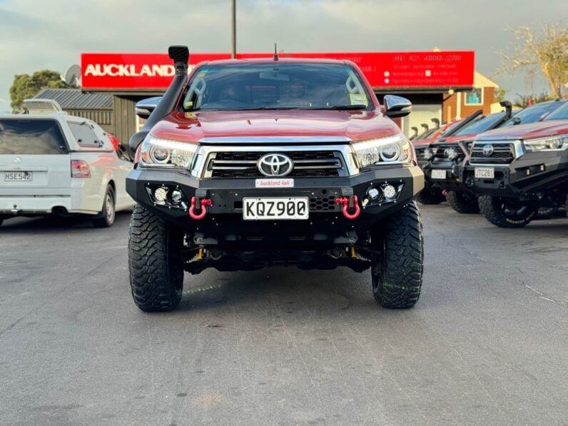 
								2017 Toyota Hilux SR5 full									