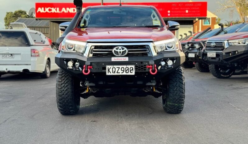 
								2017 Toyota Hilux SR5 full									