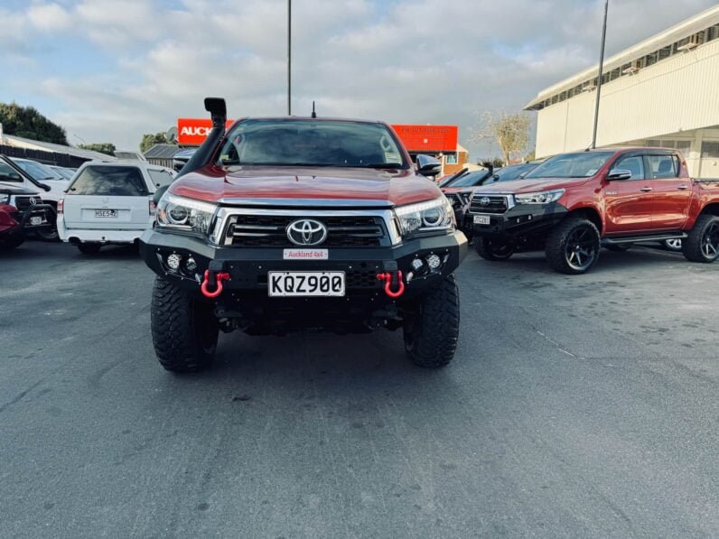 
								2017 Toyota Hilux SR5 full									