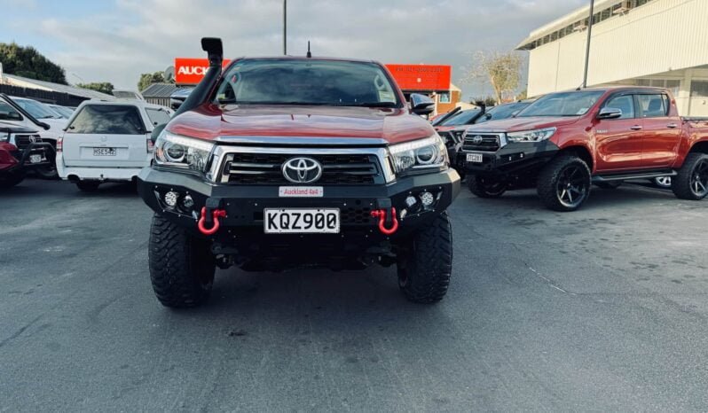 
								2017 Toyota Hilux SR5 full									