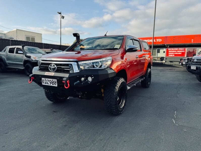 
								2017 Toyota Hilux SR5 full									