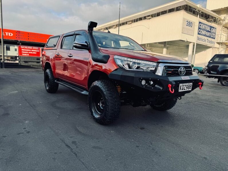 
								2017 Toyota Hilux SR5 full									