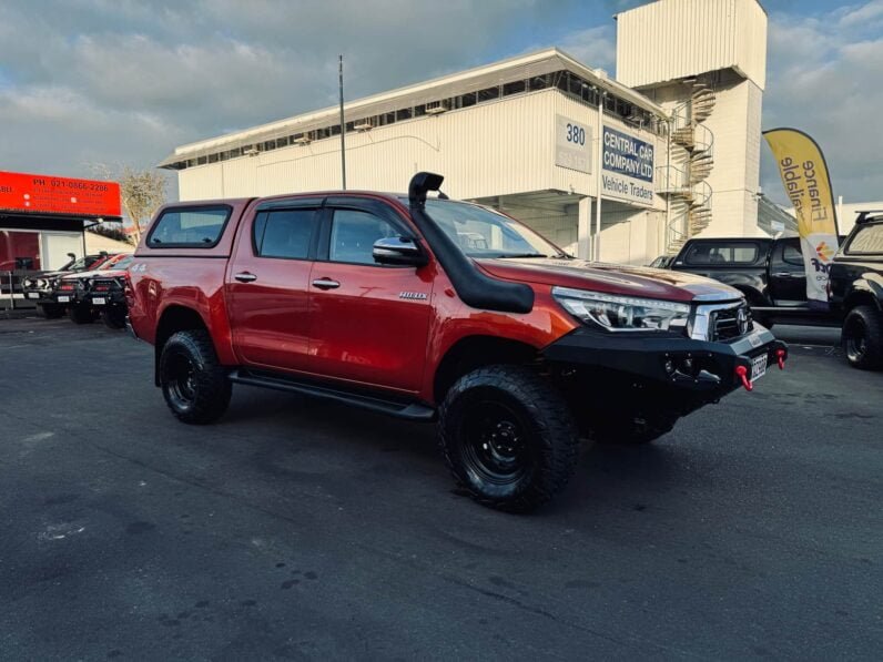
								2017 Toyota Hilux SR5 full									