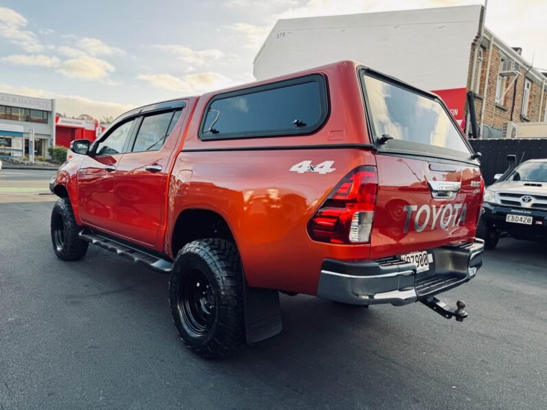 
								2017 Toyota Hilux SR5 full									