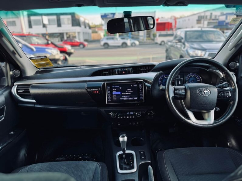 
								2017 Toyota Hilux SR5 full									