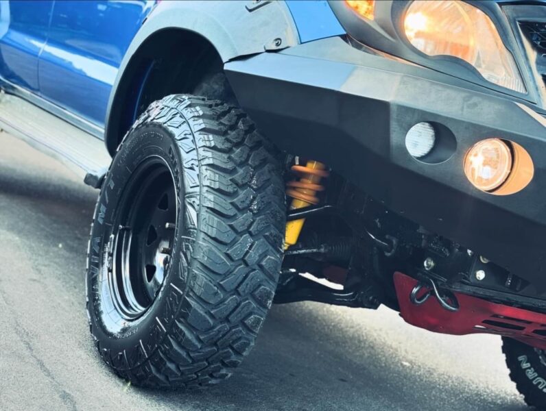 
								2006 Toyota Hilux SR5 full									