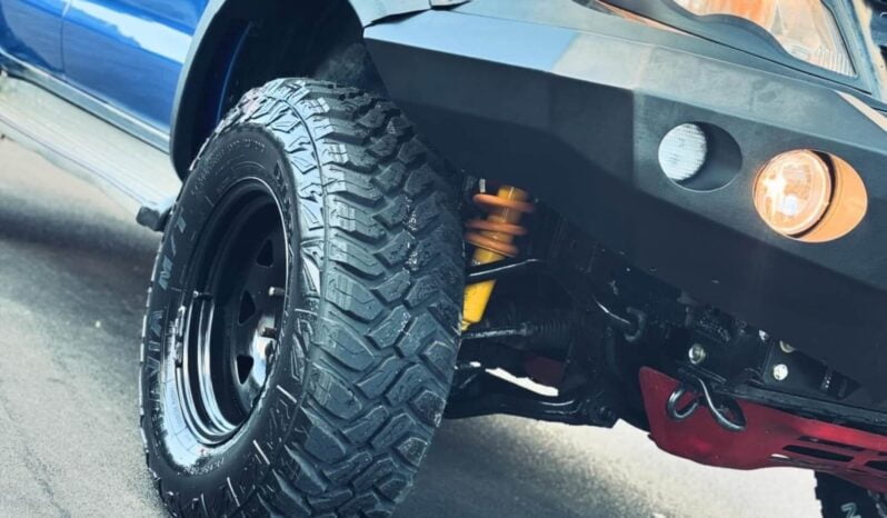 
								2006 Toyota Hilux SR5 full									