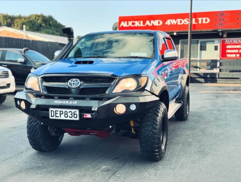 
								2006 Toyota Hilux SR5 full									