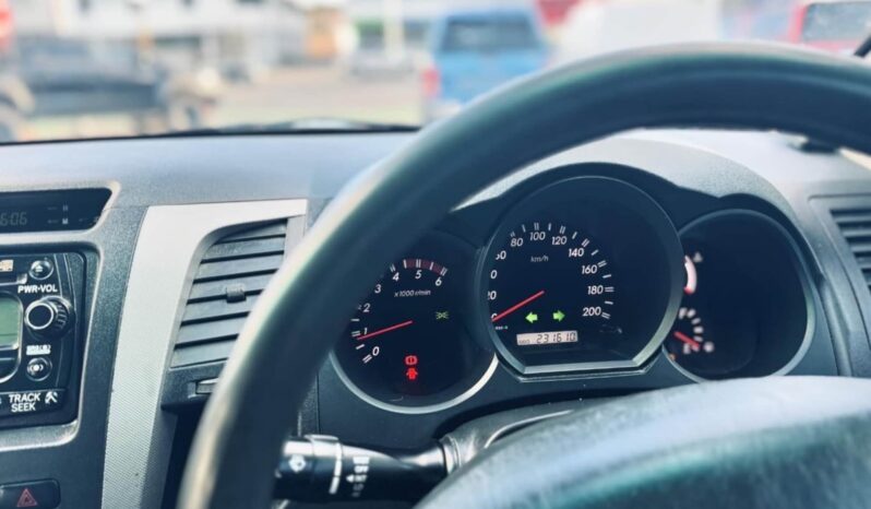 
								2006 Toyota Hilux SR5 full									