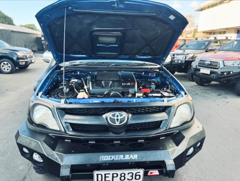 
								2006 Toyota Hilux SR5 full									