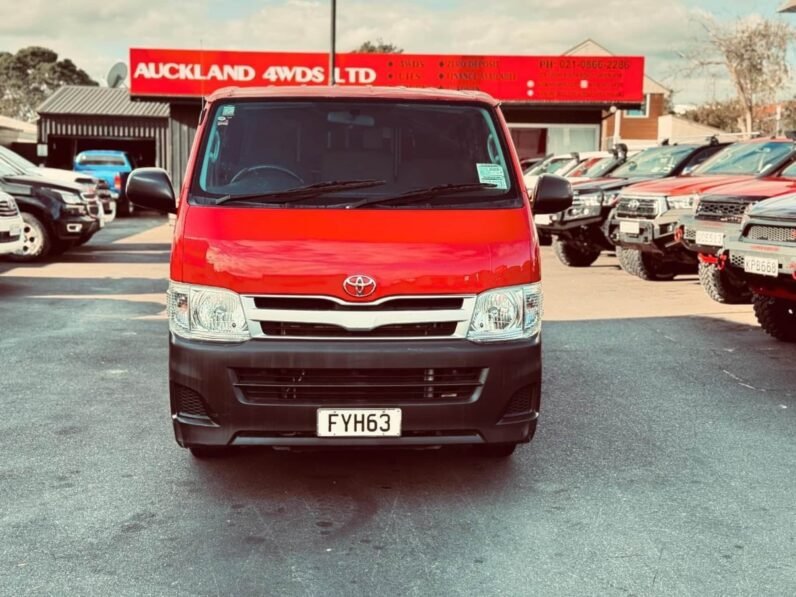 
								2011 Toyota Hiace full									