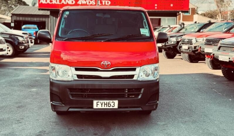 
								2011 Toyota Hiace full									