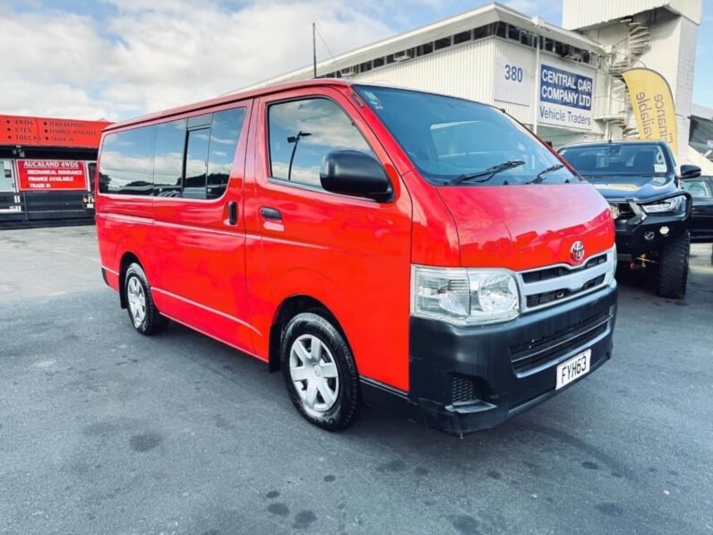 
								2011 Toyota Hiace full									