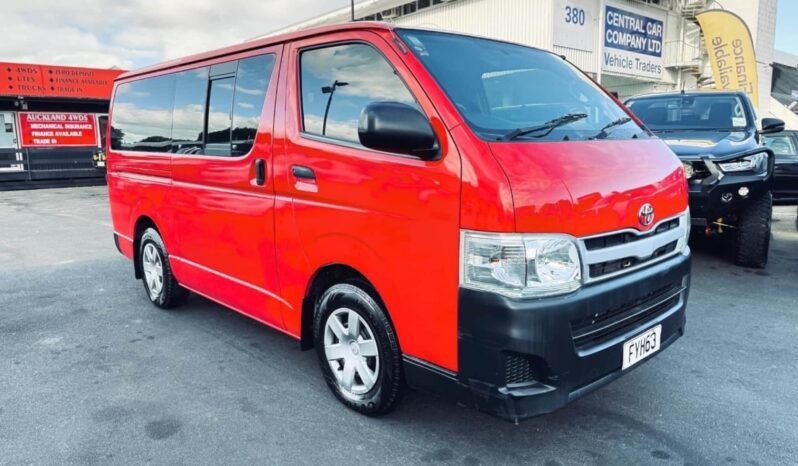 
								2011 Toyota Hiace full									
