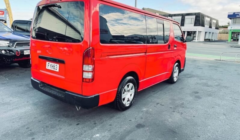 
								2011 Toyota Hiace full									