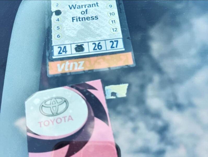 
								2011 Toyota Hiace full									