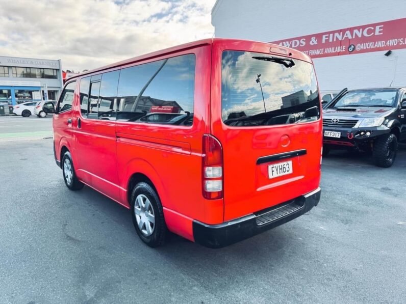 
								2011 Toyota Hiace full									