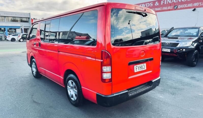 
								2011 Toyota Hiace full									