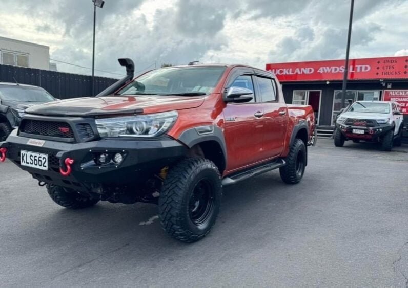 
								2017 Toyota Hilux SR5 full									
