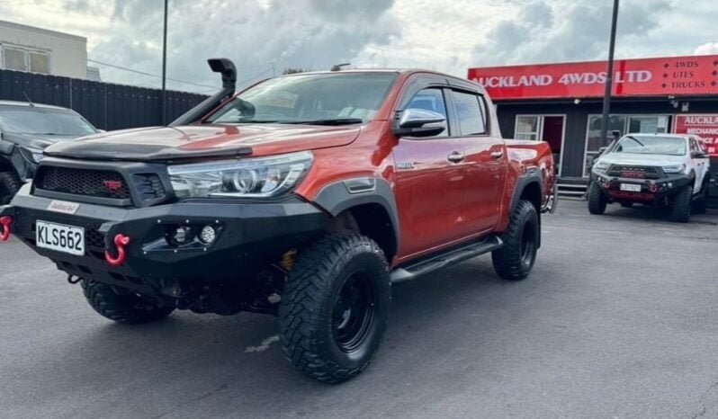 
								2017 Toyota Hilux SR5 full									