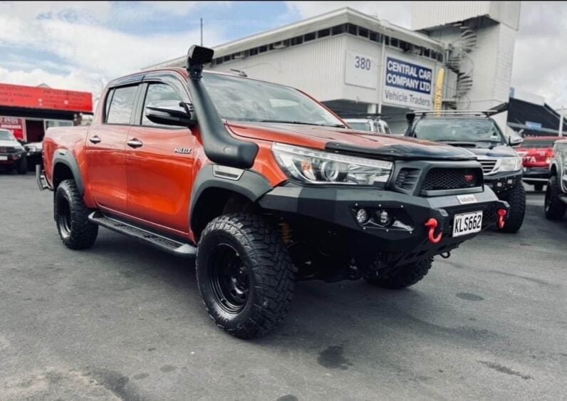 
								2017 Toyota Hilux SR5 full									