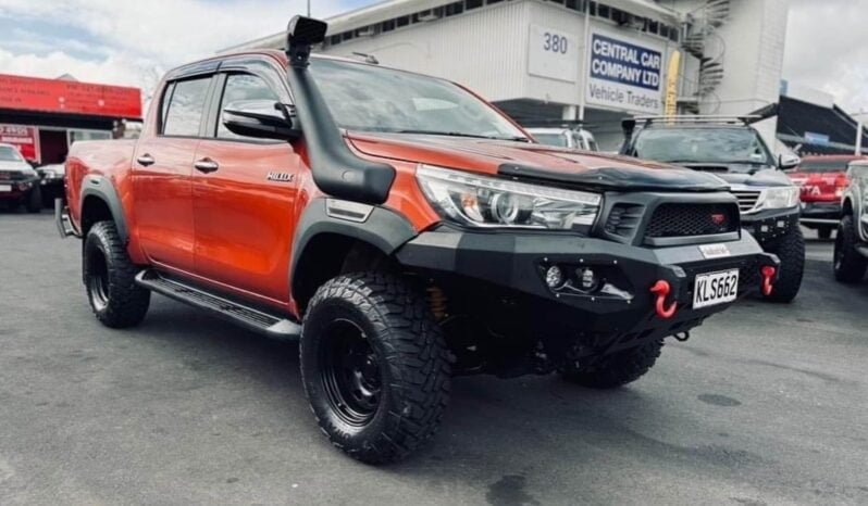 
								2017 Toyota Hilux SR5 full									