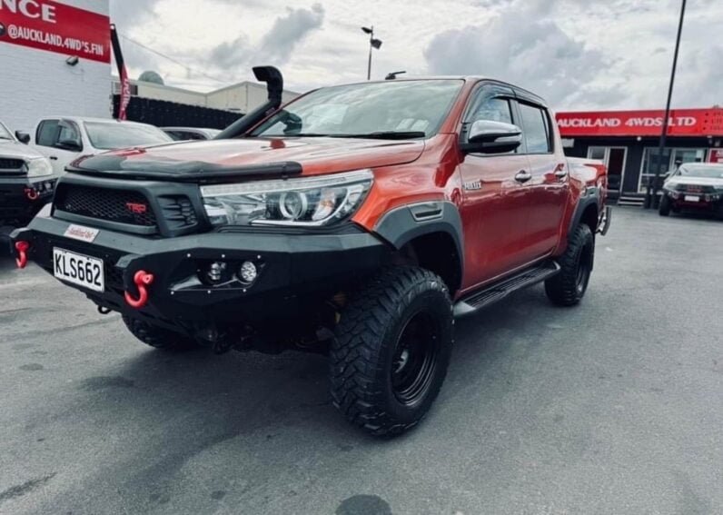 
								2017 Toyota Hilux SR5 full									