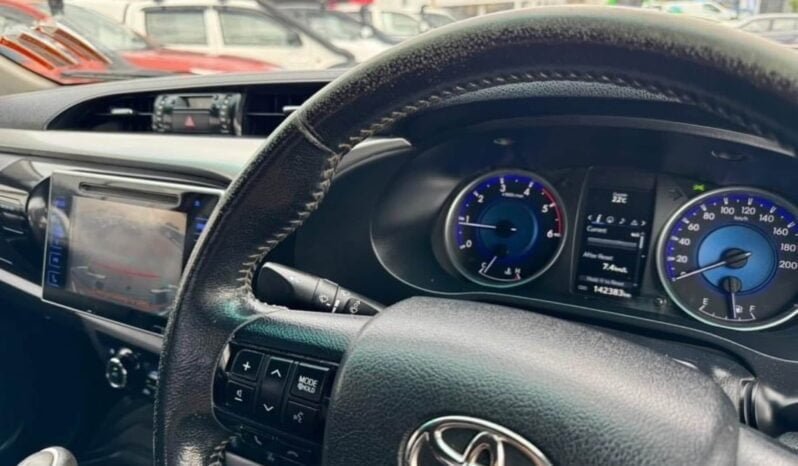 
								2017 Toyota Hilux SR5 full									